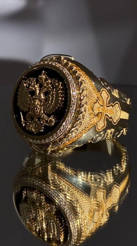 Мужской перстень с гербом России из золота с бриллиантами