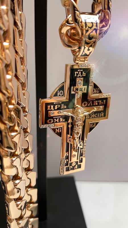 Православный нательный золотой крест с бриллиантами и эмалью