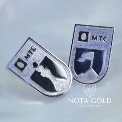 Фирменные значки из золота и серебра с белой эмалью (Вес: 3,71 гр.)