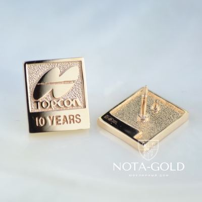 Значки из золота 585 пробы с логотипом компании (вес 2,86 гр.)