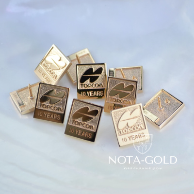 Значки из золота 585 пробы с логотипом компании (вес 2,86 гр.)