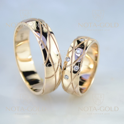Золотые обручальные кольцо с орнаментом из ромбиков и с бриллиантами (Вес пары: 13 гр.)