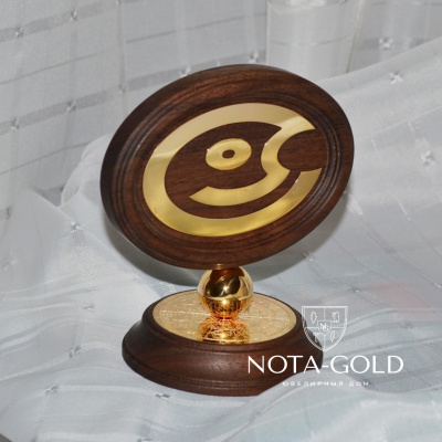 Корпоративный подарок из золота - золотой кубок в виде логотипа компании (вес 160 гр.)