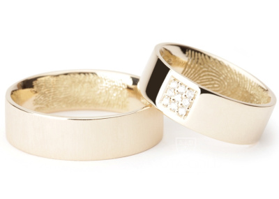 Обручальные кольца с внутренним узором в виде отпечатков пальцев и бриллиантами на заказ (Вес пары: 14 гр.)