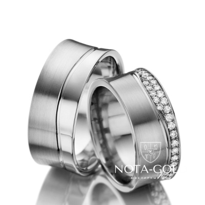 Широкие вогнутые платиновые обручальные кольца с бриллиантами в женском кольце (Вес пары: 23 гр.)