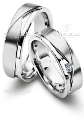 Обручальные кольца с узором и бриллиантом на заказ (Вес пары: 13 гр.)