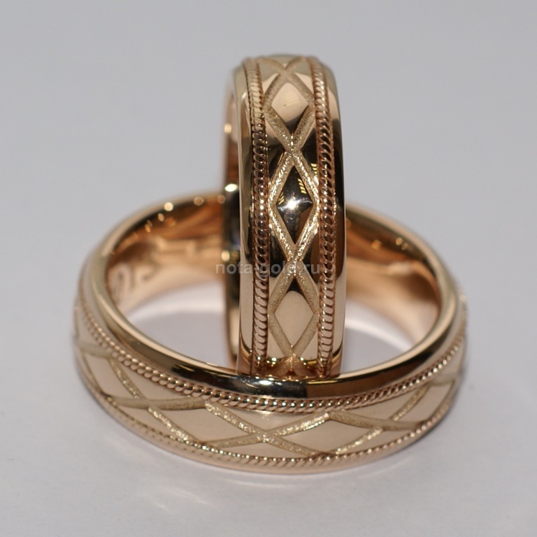 Обручальные кольца с узором и орнаментом