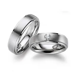 Матовые обручальные кольца из белого золота с большим бриллиантом на заказ (Вес пары: 13 гр.)