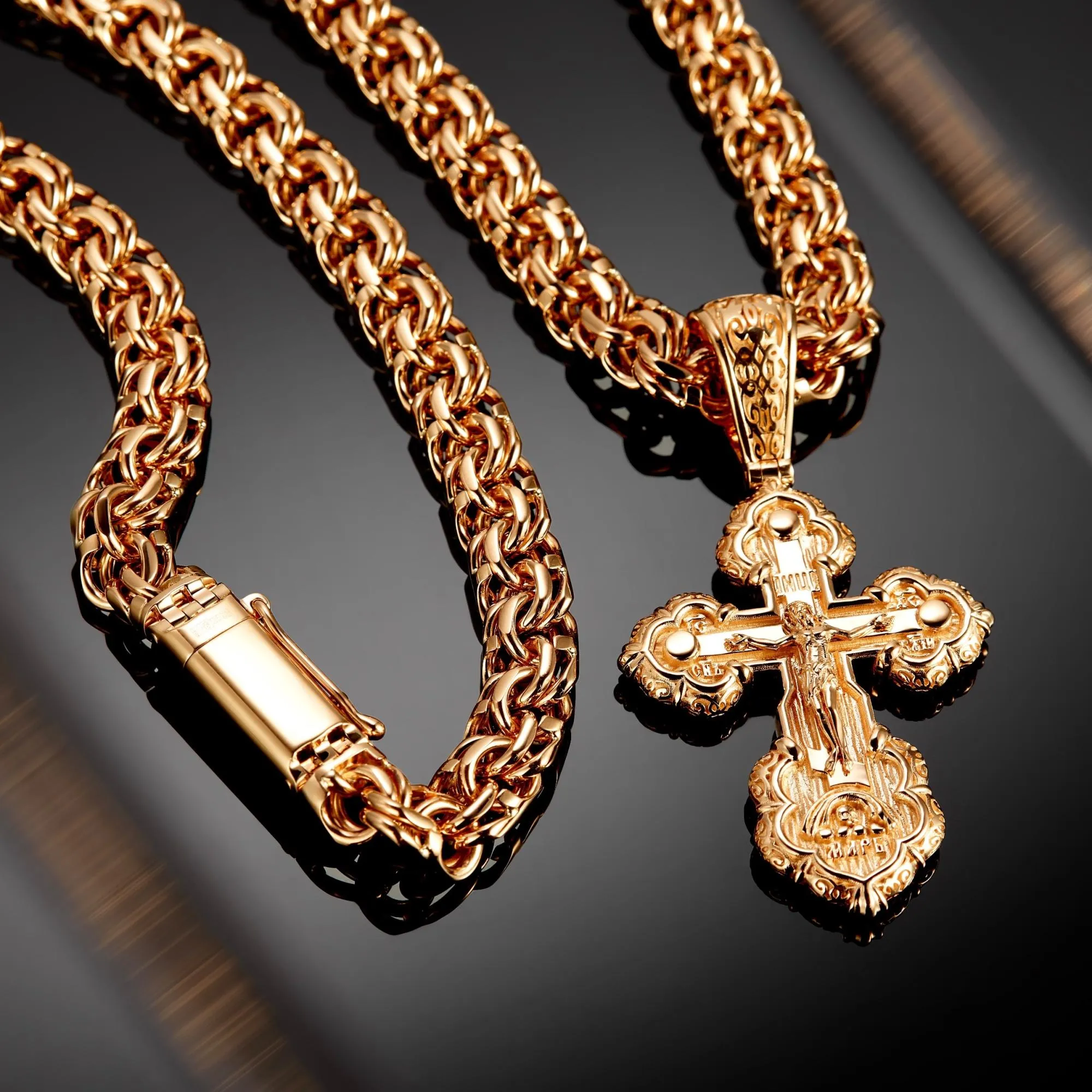 Золотой нательный крест и объемная цепь Золотой нательный крест и объемная цепь