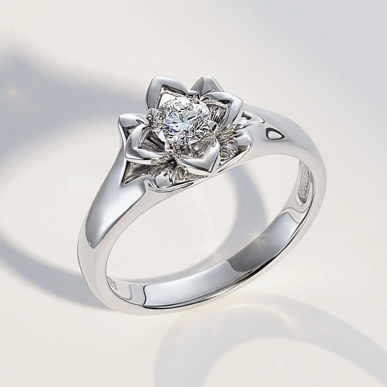 Кольцо Лилия из белого золота с бриллиантом