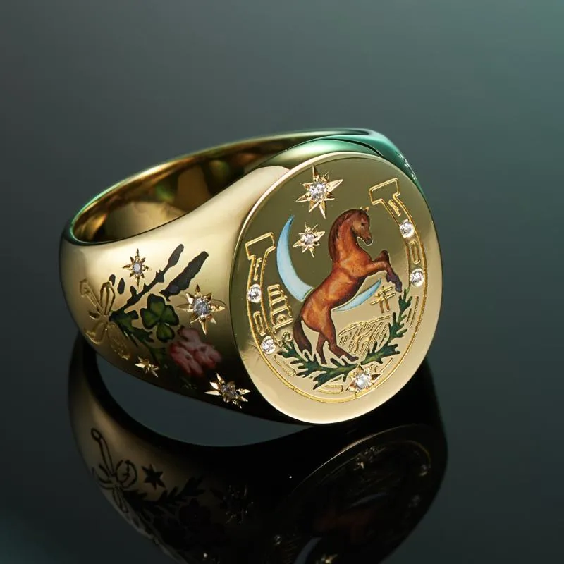 Женская печатка с бриллиантами из золота с эмалью