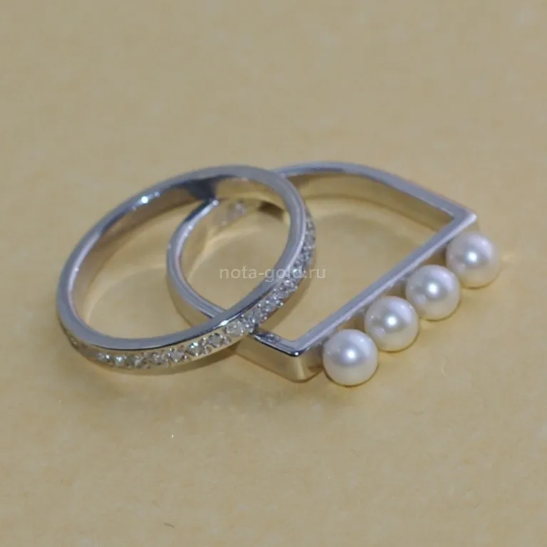 Ювелиры мастерской Nota-Gold изготовили на заказ два женских кольца.
