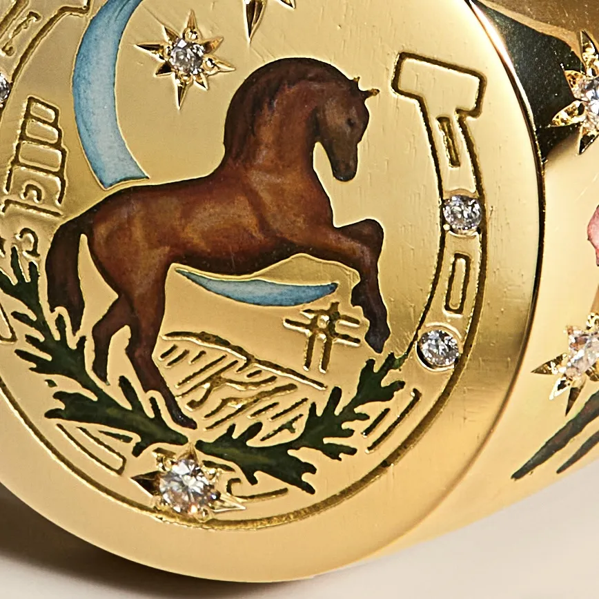 Женская печатка с бриллиантами из золота с эмалью