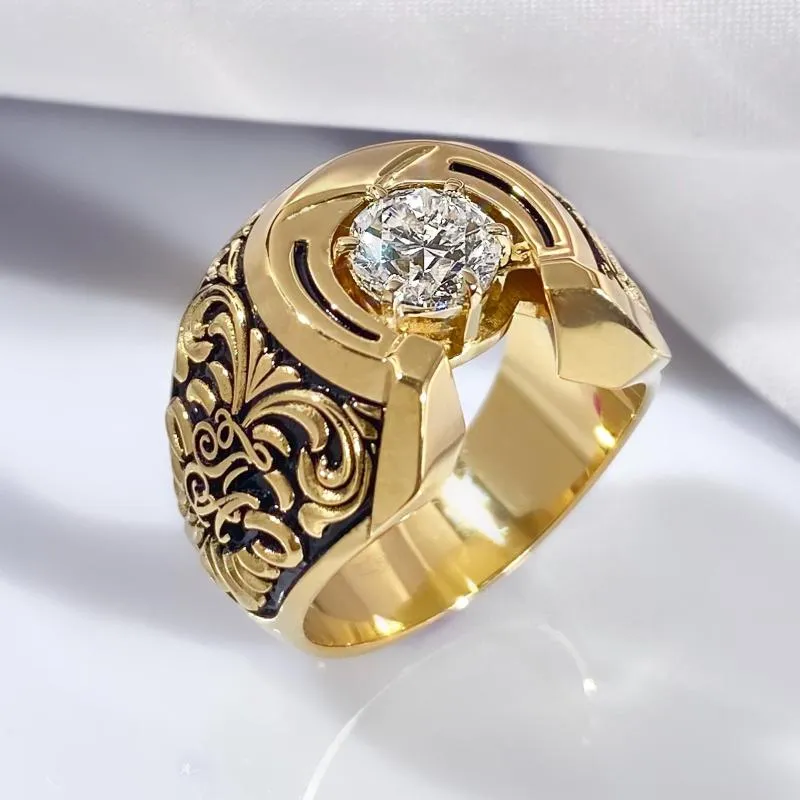 Золотое кольцо в виде символичной подковы с бриллиантом