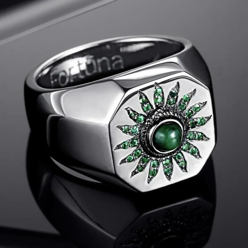 Перстень из платины со знаком солнца Ра с изумрудами и малахитом