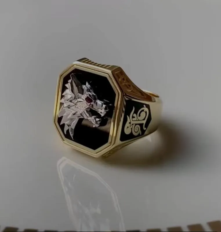 Эксклюзивное мужское кольцо-печатка из двух видов золота с ониксом по эскизу Клиента