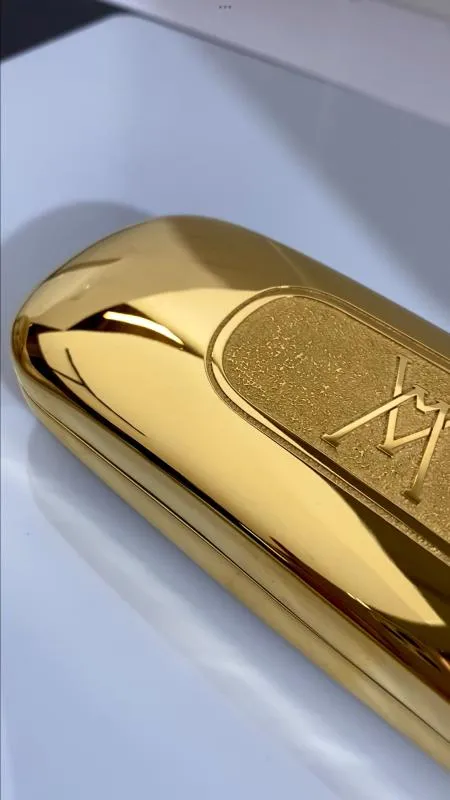 Золотой футляр для очков с личной монограммой