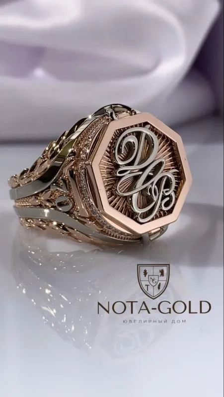 Мужское кольцо печатка из розового и белого золота с бриллиантами