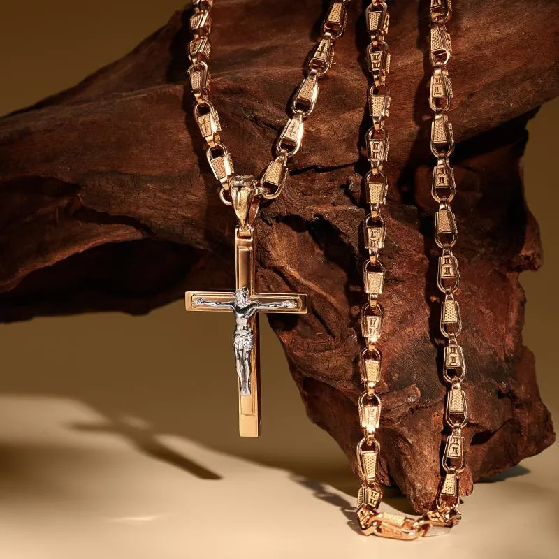 Мужской нательный золотой крестик на цепочке с инициалами