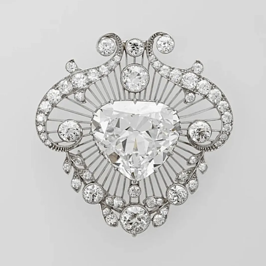 Женское кольцо с бриллиантом сердце из желтого золота с черной эмалью