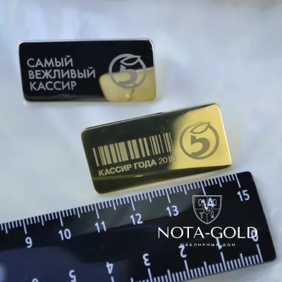 Наградные корпоративные значки из серебра с позолотой для сети магазинов (вес 15 гр.)