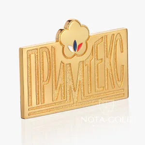 Значок с логотипом из желтого золота с эмалью (Вес 4,3 гр.)