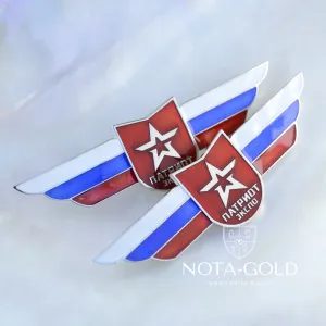 Золотые нагрудные значки с российским флагом и логотипом (Вес 17 гр.)