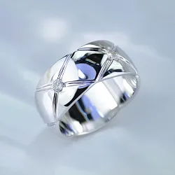 Женское кольцо из белого золота с бриллиантами  (Вес: 8,8 гр.)