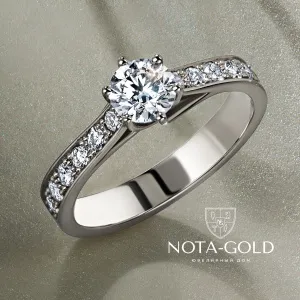 Кольцо из белого золота с бриллиантом 0,7ct и дорожкой бриллиантов (Вес 3,4 гр. )