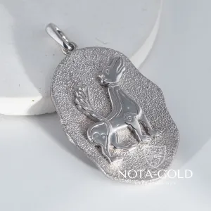 Серебряная подвеска с барельефом собаки и буквами (Вес 40,3 гр.)