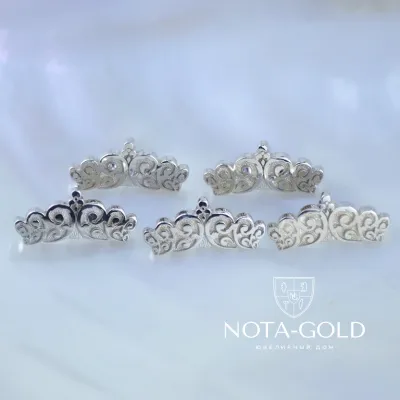 Значки из серебра с логотипом компании в виде короны (вес 2,25гр.)