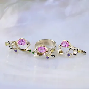  Эксклюзивный ювелирный комплект - кольцо и серьги из белого золота с сапфирами и тсаворитами (Вес: 12,5 гр.)