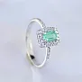 Женское помолвочное кольцо из белого золота с крупным изумрудом 0,5ct и бриллиантами (Вес: 3 гр.)