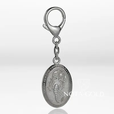 Серебряный овальный брелок со знаком зодиака Скорпион и гравировкой  (Вес 40,5 гр.)