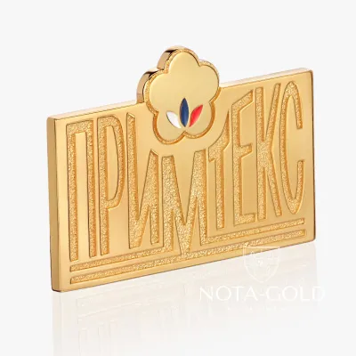 Значок с логотипом из желтого золота с эмалью (Вес 4,3 гр.)