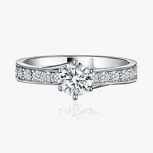 Кольцо из белого золота с лабораторным бриллиантом 0,7ct и дорожкой лабораторных бриллиантов (Вес 3,4 гр. )