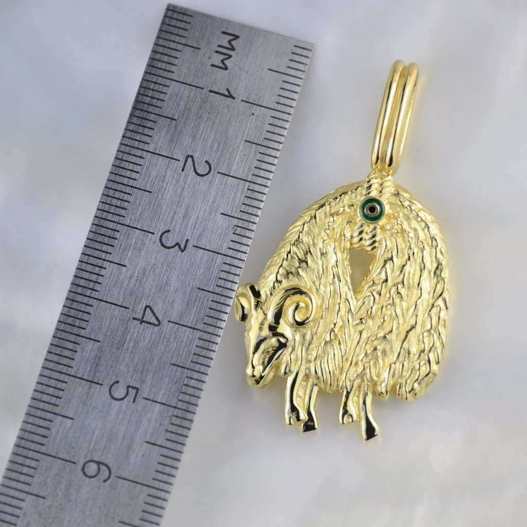 Золотая подвеска на заказ Баран из жёлтого золота с эмалью (Вес: 19,5 гр.)