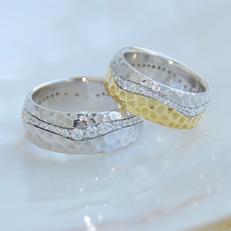 Изысканные обручальные кольца парные с бриллиантами и необычным фактурным дизайном (Вес пары: 18 гр.)