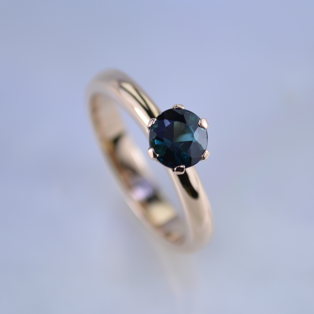 Женское помолвочное кольцо из красного золота с турмалином (Вес: 3,38 гр.)