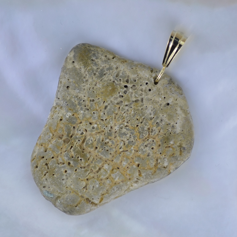 Подвеска с натуральным камнем Клиента и золотым ушком для цепочки (Вес: 1,7 гр.)