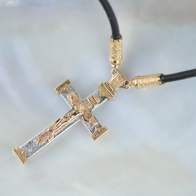 Эксклюзивный большой мужской крест из золота двух оттенков с концевиками (Вес: 22 гр.)