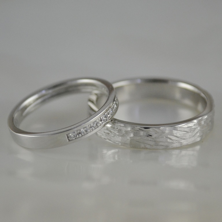 Обручальные кольца из белого золота с бриллиантами и необычной фактурой (Вес пары: 10 гр.)
