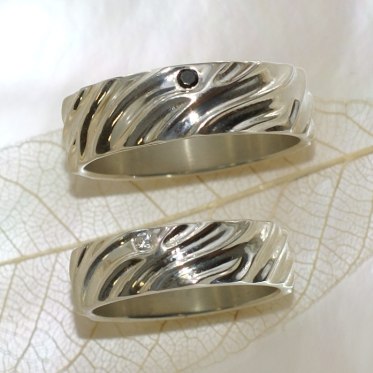 Гладкие обручальные кольца с орнаментом из серебра (Вес пары: 14,5 гр.)