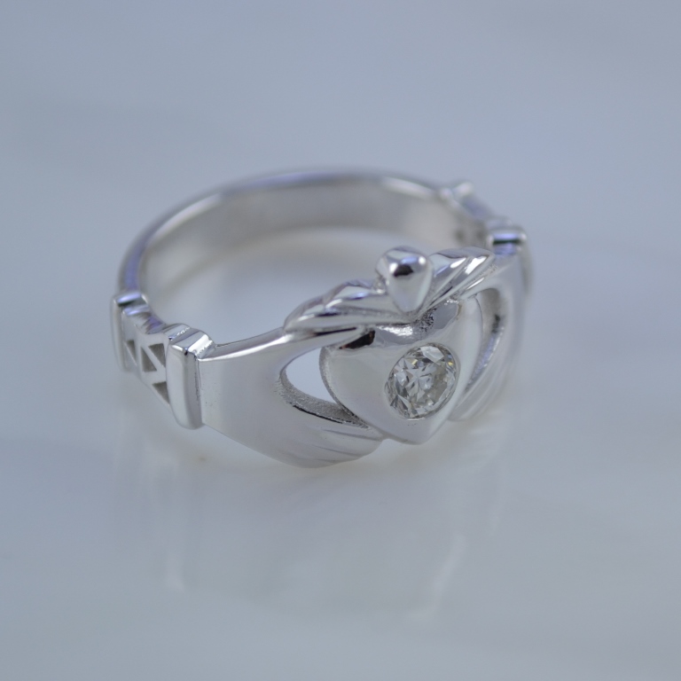 Кладдахское кольцо из белого золота с бриллиантом (Вес: 4,5 гр.)