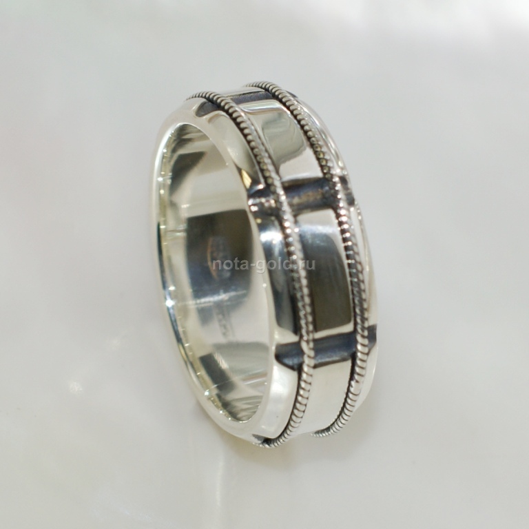 Ювелирная мастерская Nota-Gold изготовила на заказ серебряное кольцо.