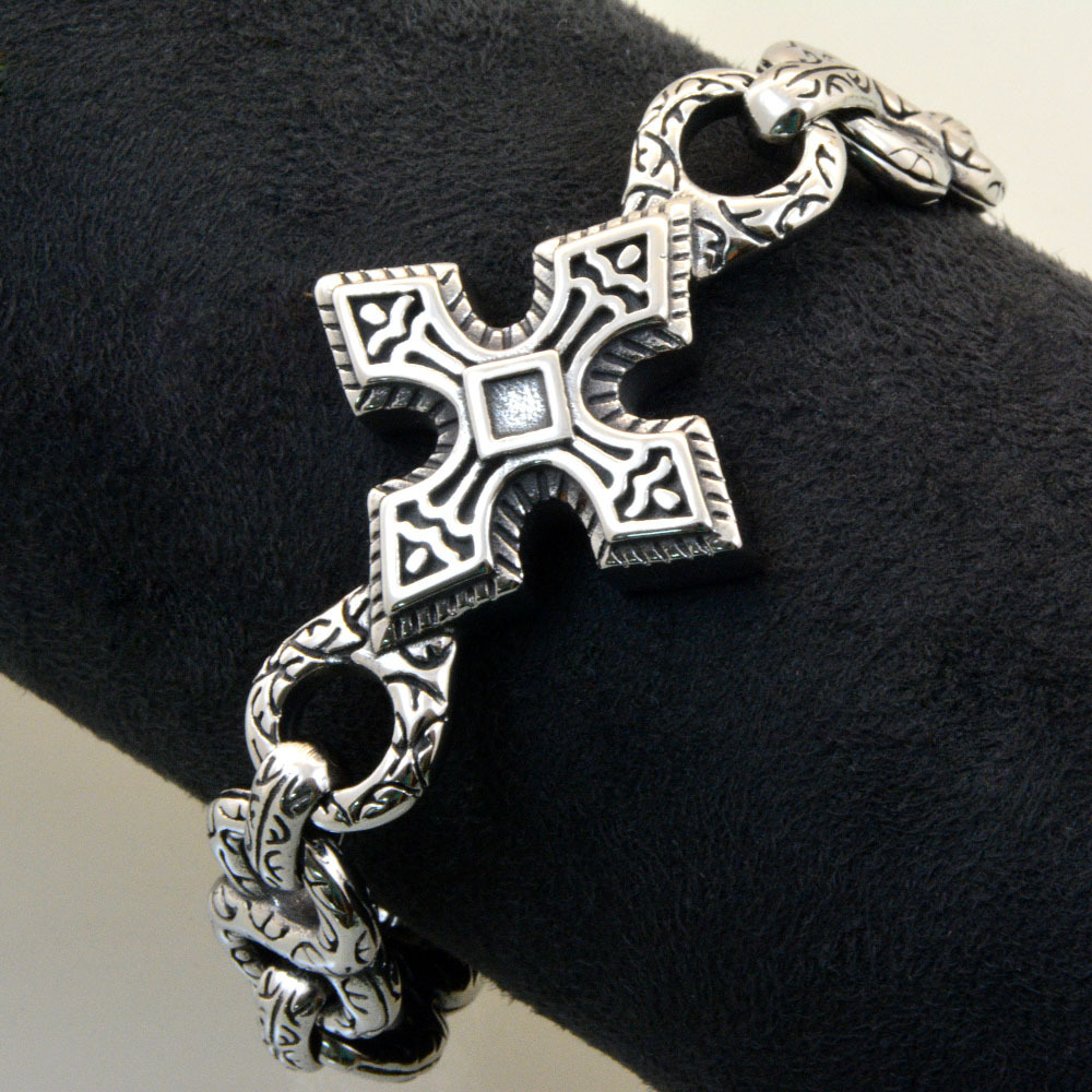 Брутальный мужской браслет с крестом и большими звеньями из серебра с чернением (цена за грамм)