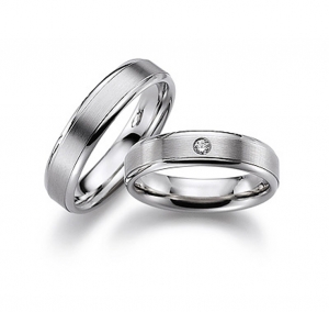 Обручальные кольца классические с бриллиантом на заказ (Вес пары: 10 гр.)