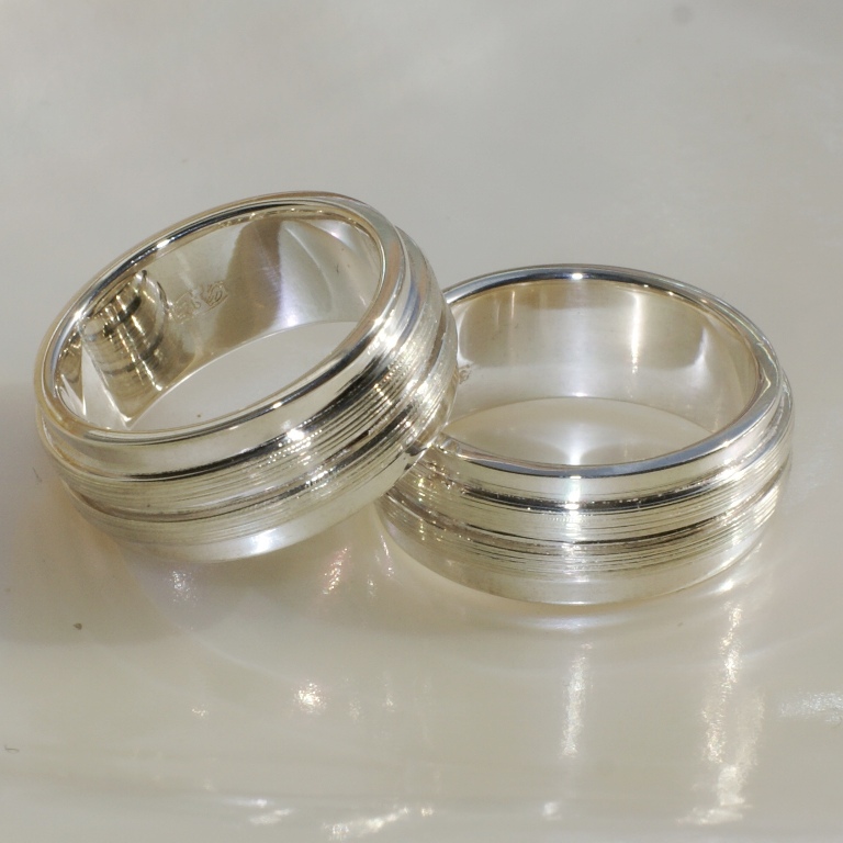 Широкие обручальные кольца с фактурной поверхностью на заказ (Вес пары: 19 гр.)