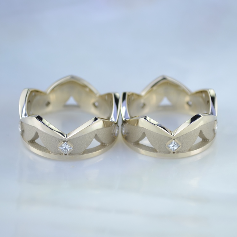 Обручальные кольца короны с квадратными бриллиантами (Вес пары: 19 гр.)
