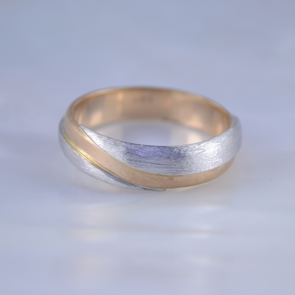 Женское кольцо из матового золота двух оттенков (Вес: 8 гр.)